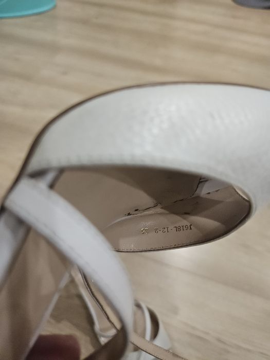 Белые туфли Basconi