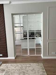 Стеклянные двери ,перегородки,крыши,остановки,витрины магазинов.