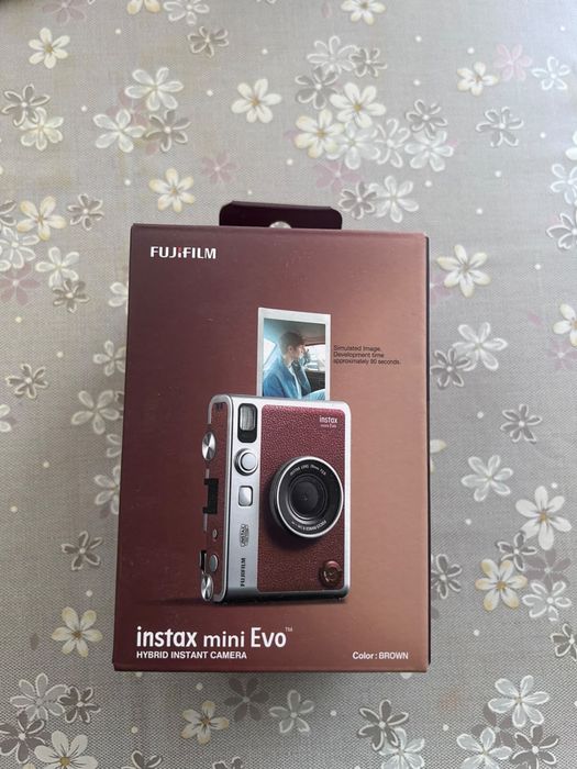 камера мгновенной печати Instax mini evo