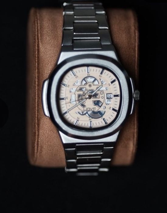 Кварцевые часы Wove