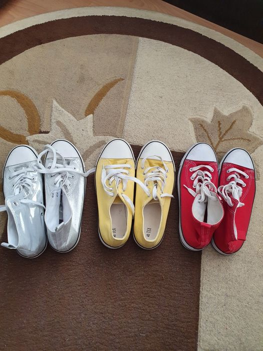 Vand 3 perechi tenesi Tex nr 40 purtati de cateva ori.