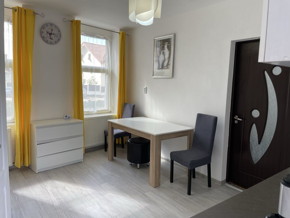 Inchiriez garsoniera aproape  de  Colina