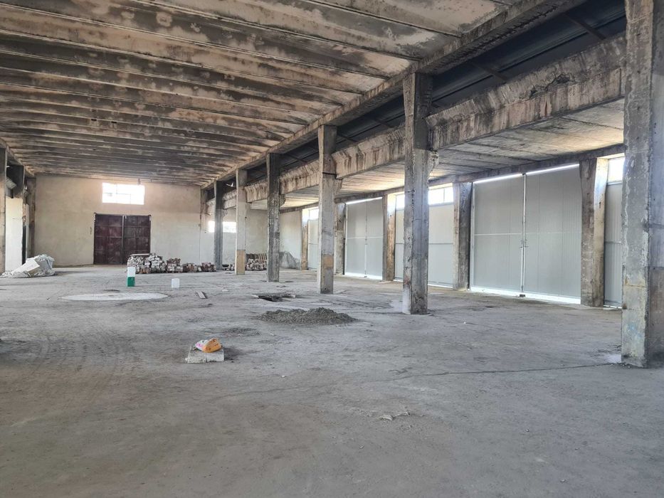 Spatiu Hala/Birouri 1350 mp