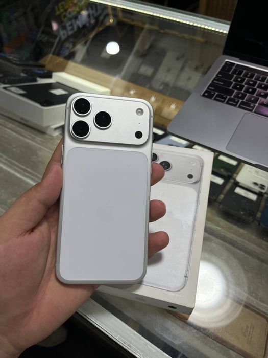 Iphonr 17 pro max 1299$