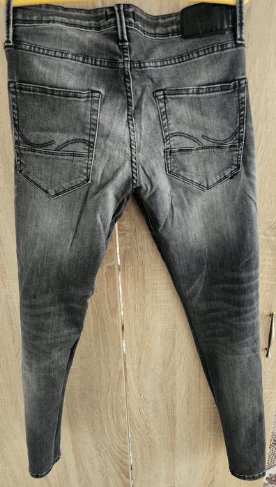 Различни модели дънки