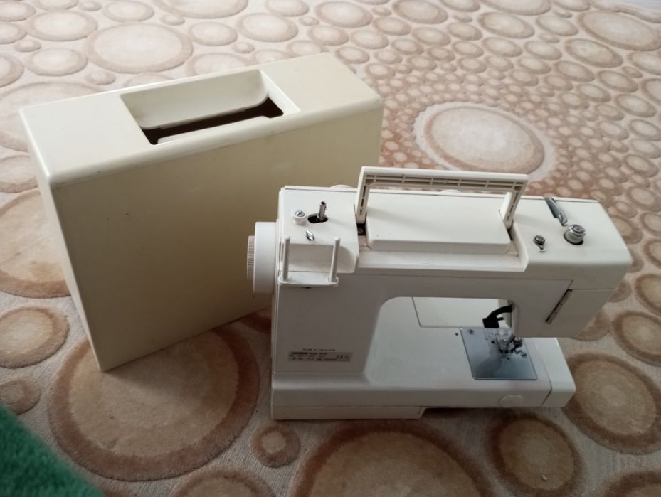 Продам машинку швейную JANOME