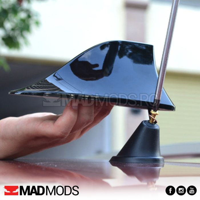 Antena scurta radio auto, Shark, Cu amplificare semnal, Negru lucios