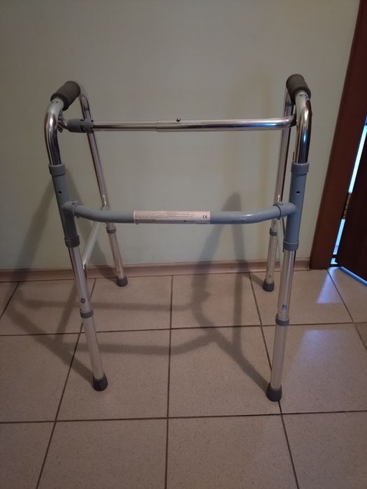 Продам ходунки б/у