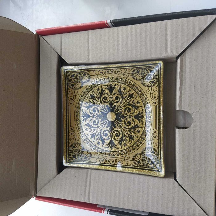 Подарочный набор тарелок новый