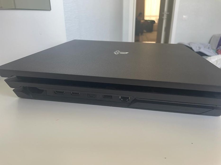 Продам PlayStation 4 pro