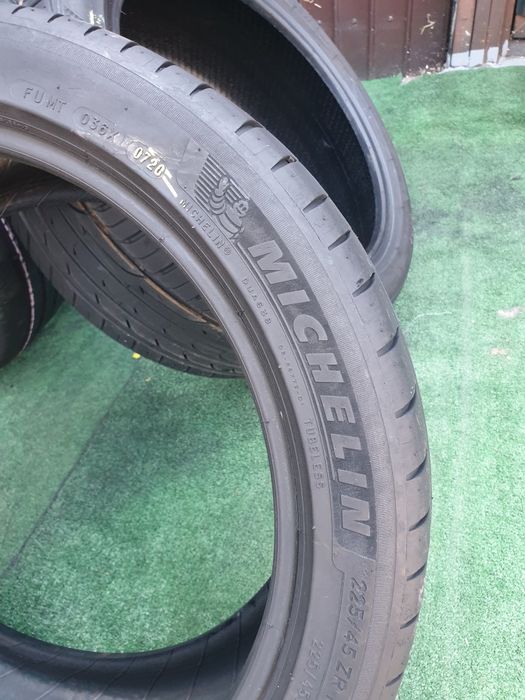 225.45.18 2x Michelin 2x Threea