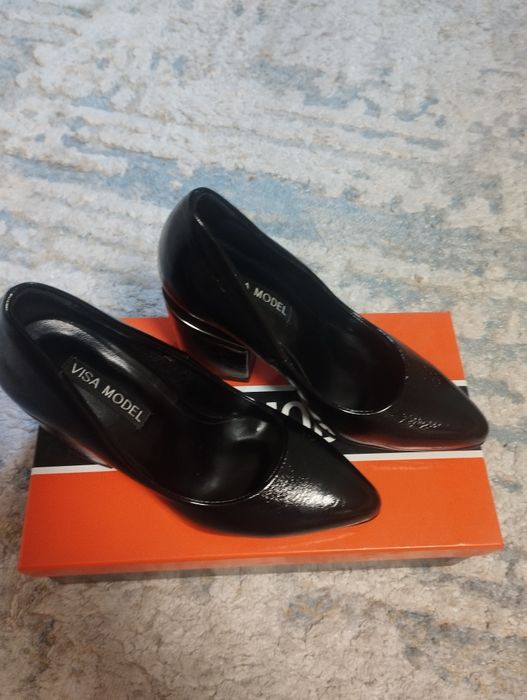 Продам туфли новые