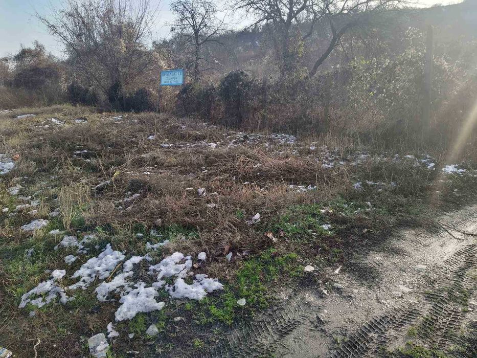 Продава ДВА СЪСЕДНИ ПАРЦЕЛА по един декар на главния път за Варна