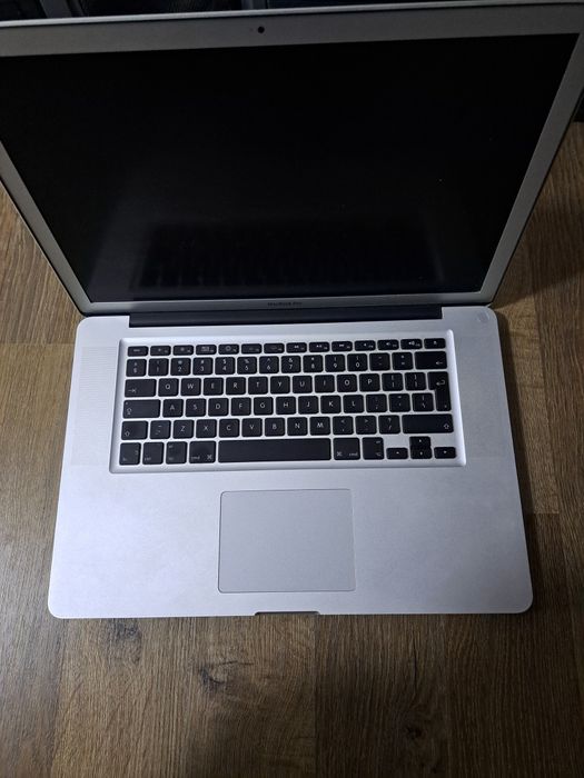 MacBook Pro 15" (Early 2011) - Intel Core i7 / 500GB HDD