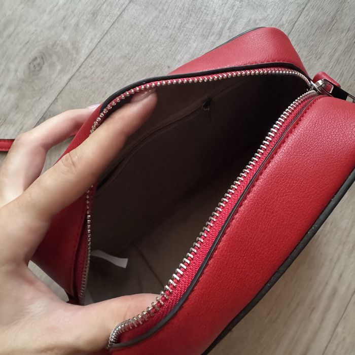 Нова червена чанта