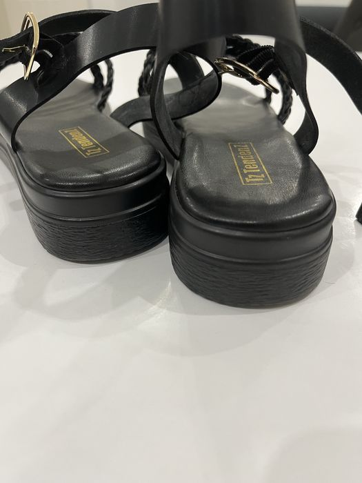 Продавам сандали