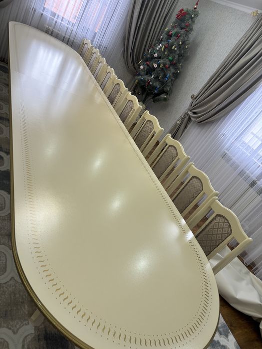 Продается стол со стульями