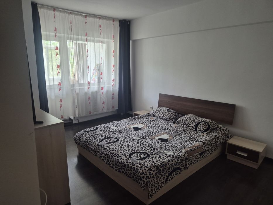 Inchiriez apartament 2 camere, foarte spatios, zona centrala, Pucioasa ,