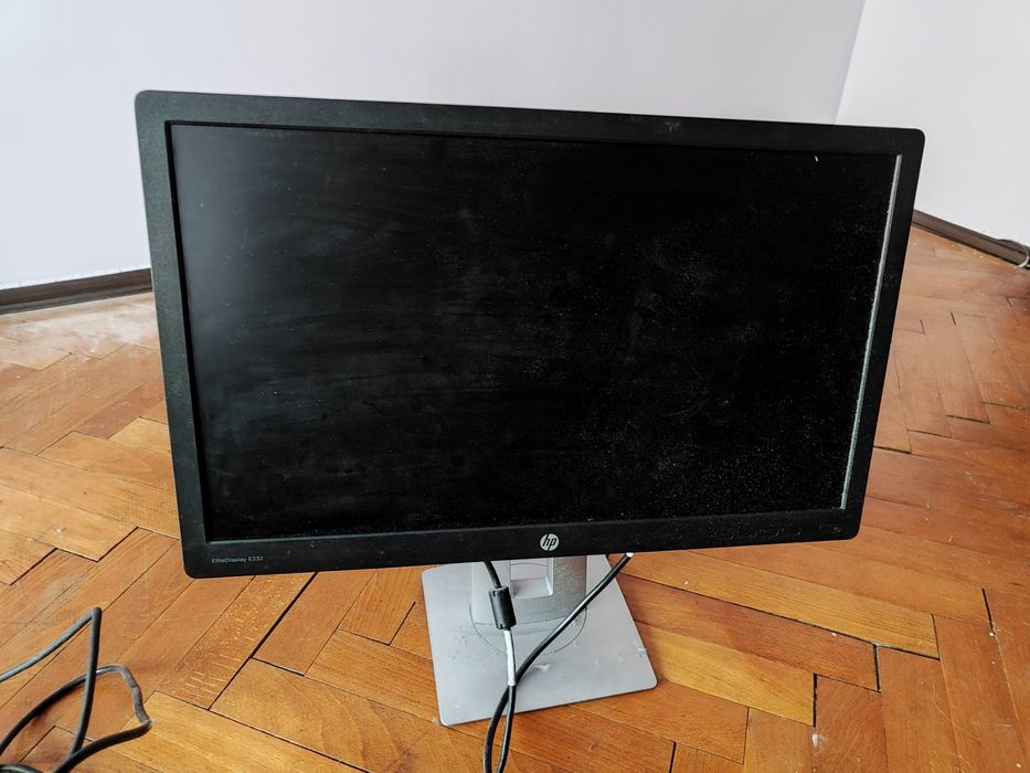 Компютър Hp elit desk 800 и монитор Hp e 232