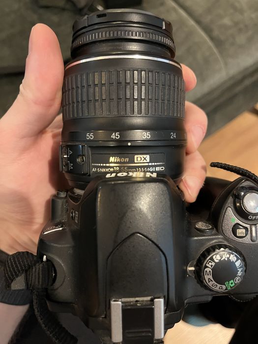 DSLR Nikon D40 + obiectiv 18–55mm + husa