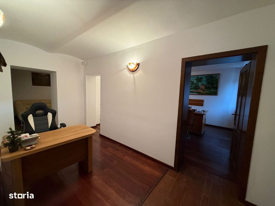Reducere pret-Spatiu comercial 3 camere + CURTE, gata de utilizare