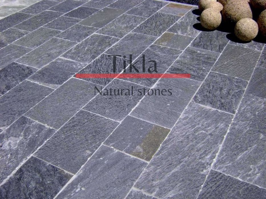 Естествен камък оформен Черен Антрацит код:02010