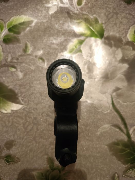 Продам фонарик компактный