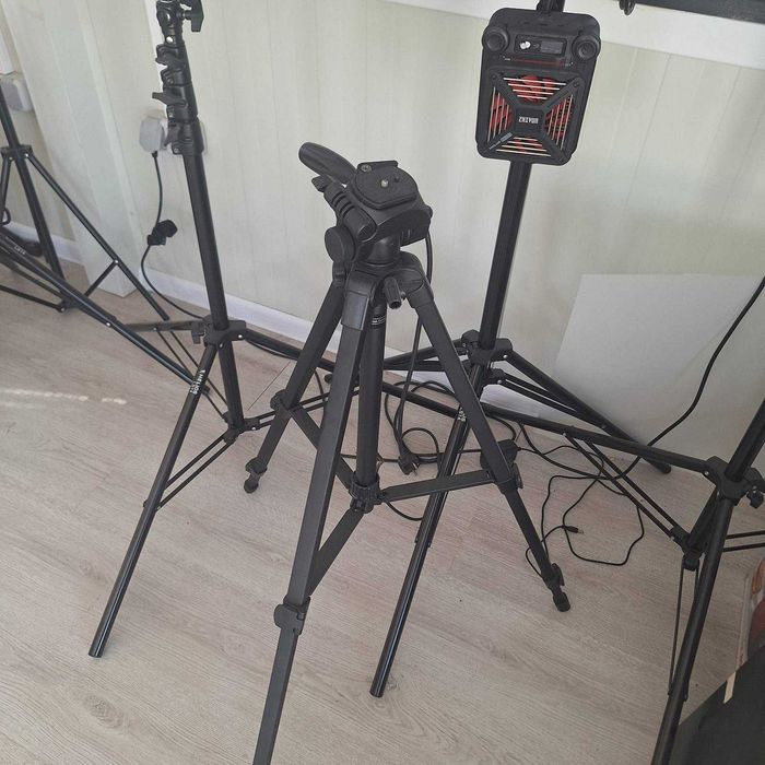 Фото Осветление ZHIYUN MOLUS G300 2 бр. с рефлектори, стативи и контролери в ГАРАНЦИЯ до 04.2027