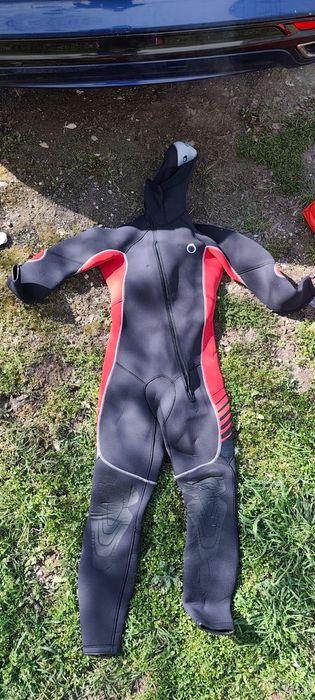 Costum de neopren de scufundări