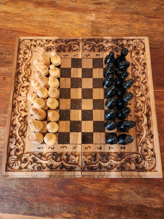 Шахматы орех ручной работы 35х35