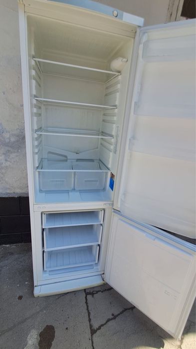 Холодильник indesit