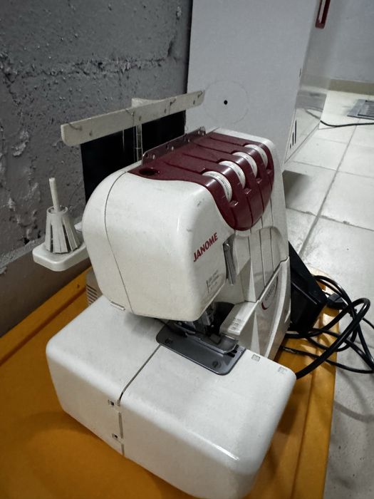 Janome оверловочная машина