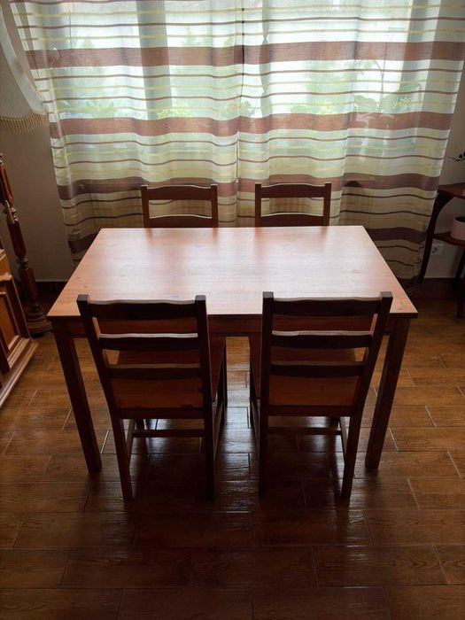 Masă + 4 scaune, aspect antichizat pin (IKEA)