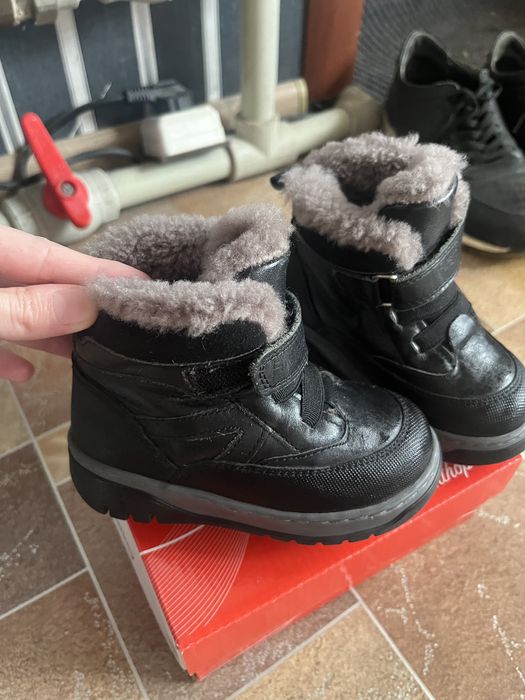 Продаетя детская зимняя обувь