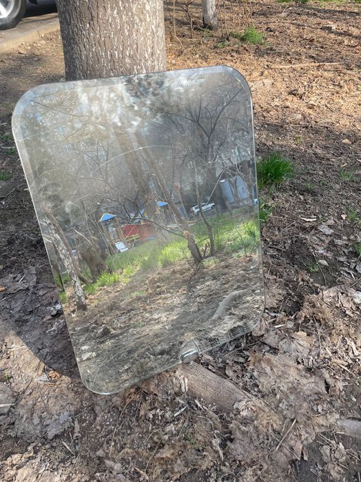 Зеркало небольшое 60 на 40