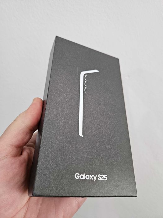 Vand samsung s25 la cutie memorie 128 GB ,12 GB RAM