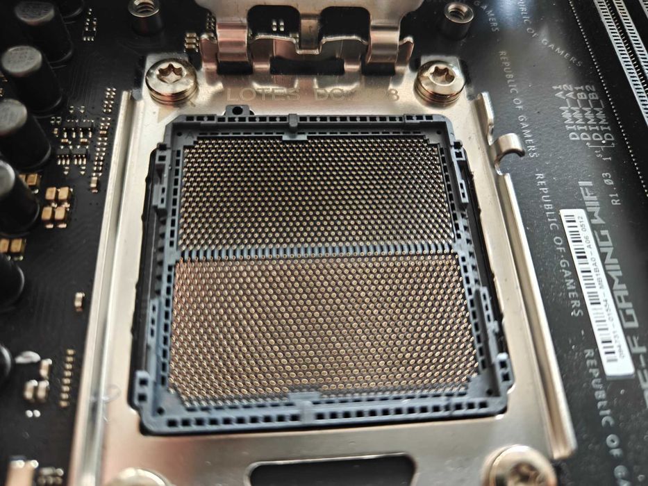 ROG Strix X670E-F gaming wi-fi
