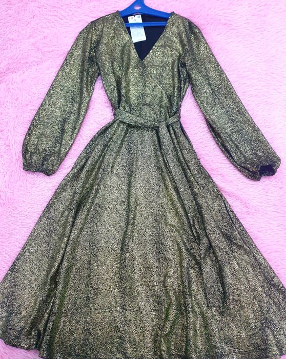 Продам новое платье.