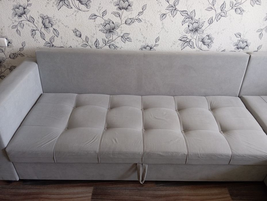 Продам угловой диван 285×70 см