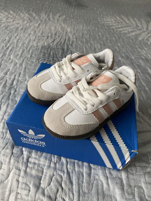 Adidasi fetite marimea 22