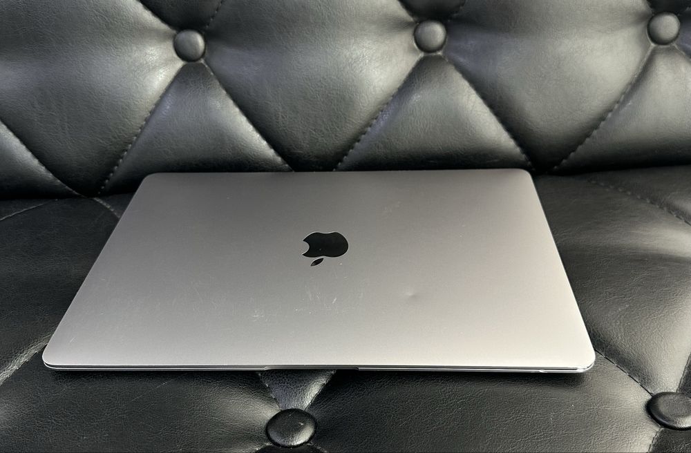 Apple MacBook Air 2020 в хорошем состоянии