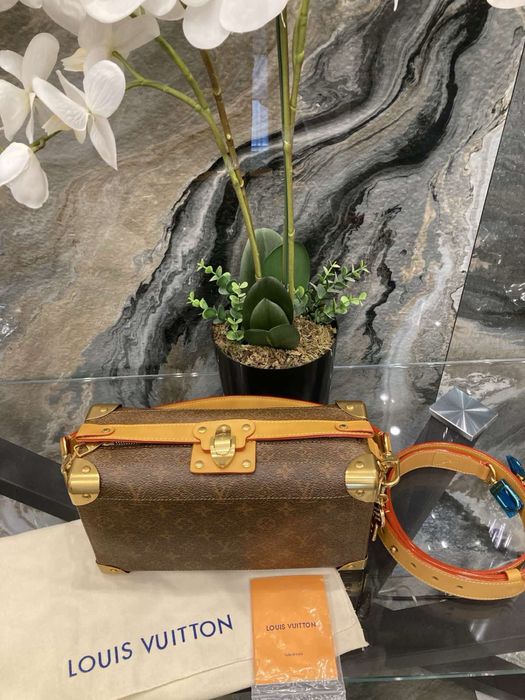 Продавам Нова чанта на Louis Vuitton