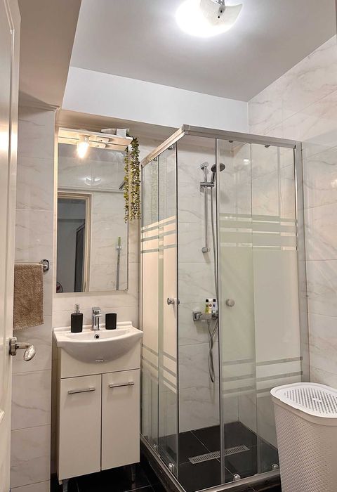 Închiriez garsonieră în ansamblu rezidențial