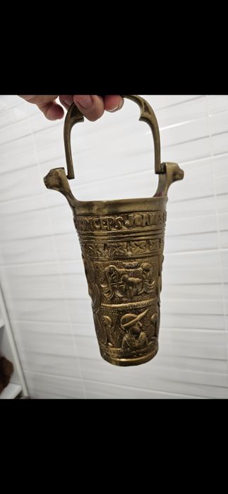 Obiect de ceremonie din bronz brut