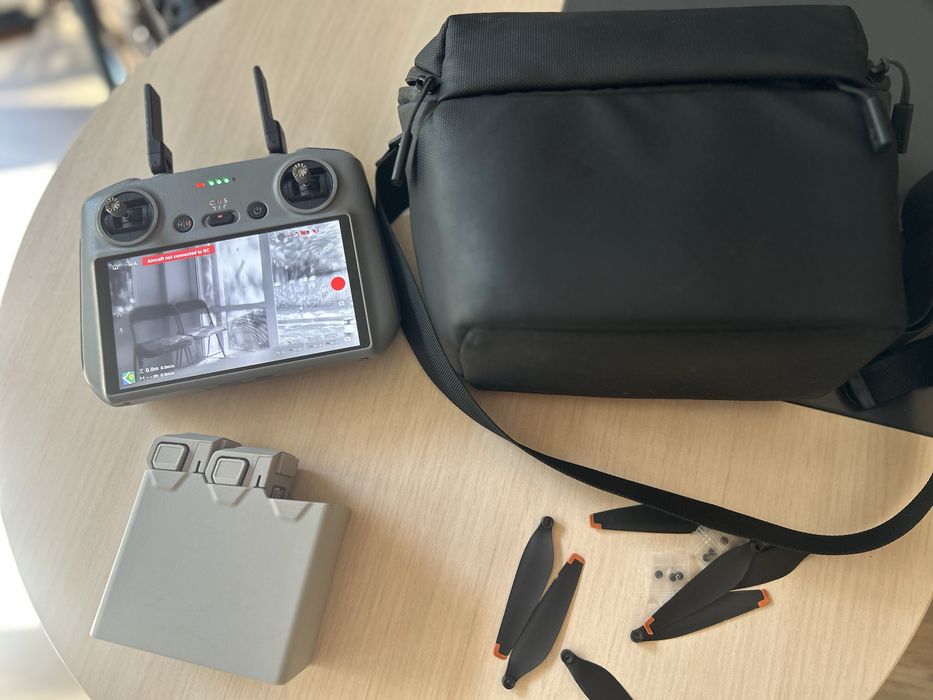 Продавам DJI Mini 4 Pro Fly More Combo