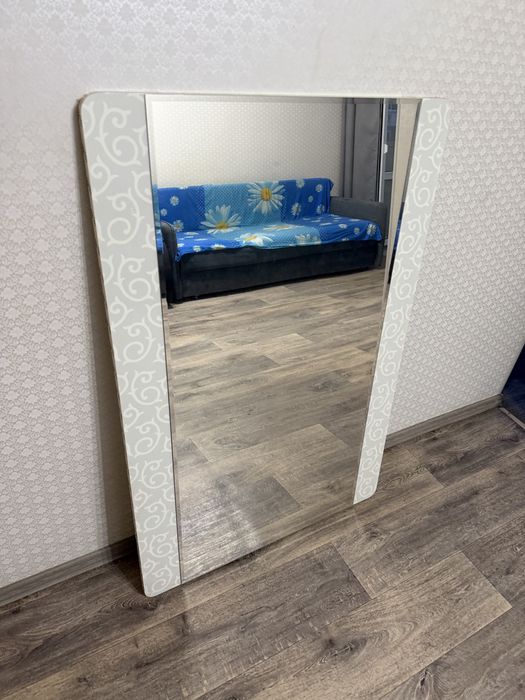 Продам зеркало белое