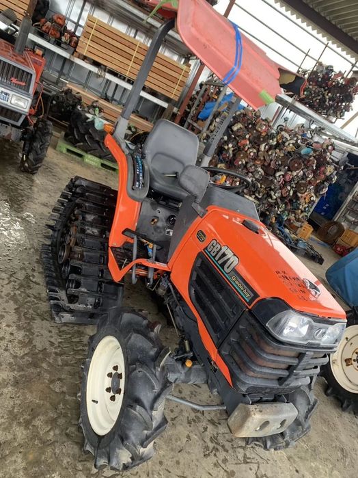 Kubota GB170, 17 CP, model semisenilat dotat cu freza Tractor japonez Kubota GB170 semisenilat, 17 CP dotat cu freza