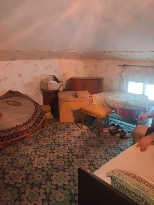 Продавам кооперация  4+1 с гараж, таванска стая и дворно място .Спешно