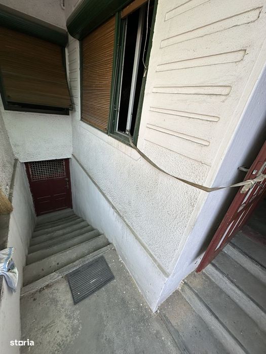 Casa 4 camere, la Roșu Interior