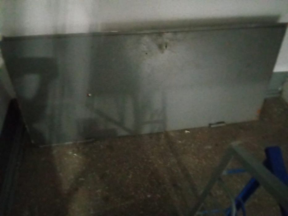 Продам входную железную дверь